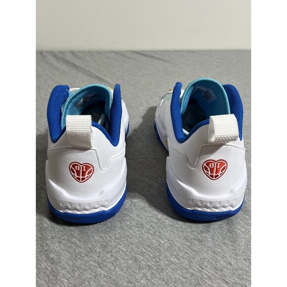 Athletic_Shoes